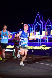 BIB: 124, 0728, 4105
                            <button type="button" onclick="openModal(22866998)" class="btn btn-primary btn-sm float-right btn-popup" data-toggle="modal" data-target=".modal-high-quality">
                        <i class="fas fa-shopping-cart"></i> Add to Cart
                    </button>
                                            <button type="button" onclick="isThisMe(22866998, true)" class="btn btn-success btn-sm float-right btn-popup btn-isme hidden" data-toggle="tooltip" data-placement="bottom" title="นี่คือรูปของคุณใช่ไหม คลิกที่นี่เพื่อเอาเข้าอัลบั้ม">
                        <i class="fas fa-plus"></i> Add to album
                    </button>
                    <button type="button" onclick="isThisMe(22866998, false)" class="btn btn-warning btn-sm float-right btn-popup btn-isnotme hidden">
                        <i class="fas fa-ban"></i> Remove from album
                    </button>